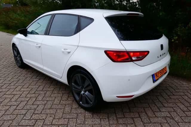 SEAT Leon (2015) thumbnail 5