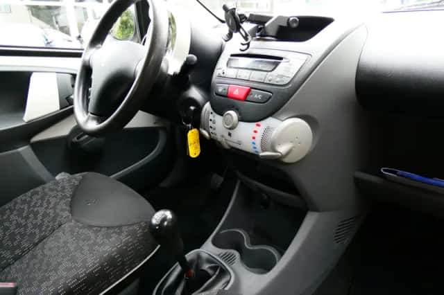 Peugeot 107 (2012) thumbnail 2
