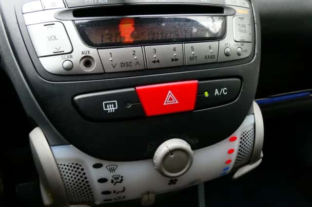Peugeot 107 (2012) thumbnail 3