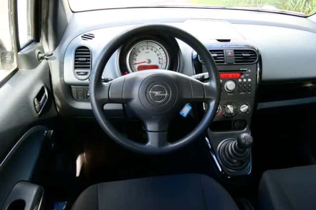 Opel Agila (2011) thumbnail 2
