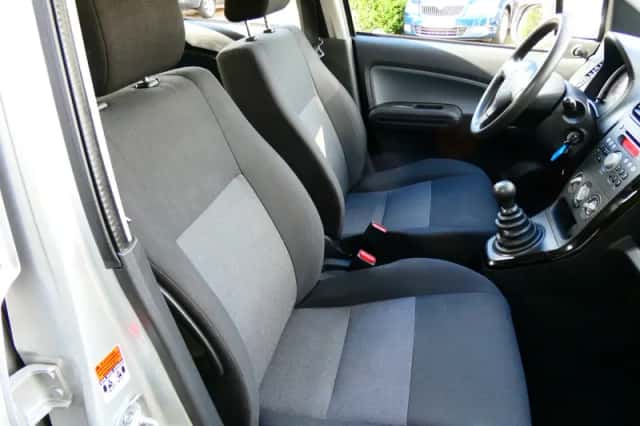 Opel Agila (2011) thumbnail 3