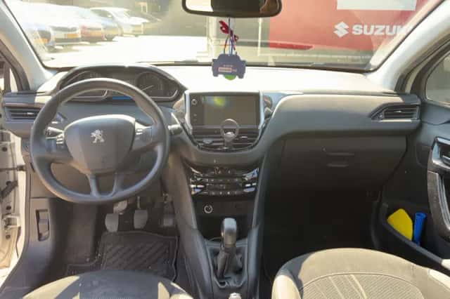 Peugeot 208 (2013) thumbnail 3