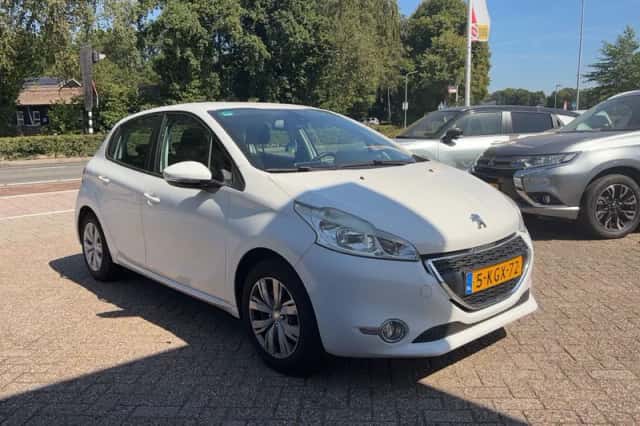 Peugeot 208 (2013) thumbnail 5
