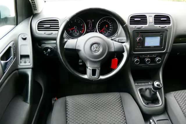 Volkswagen Golf (2010) thumbnail 2