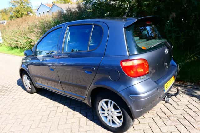 Toyota Yaris (2004) thumbnail 5