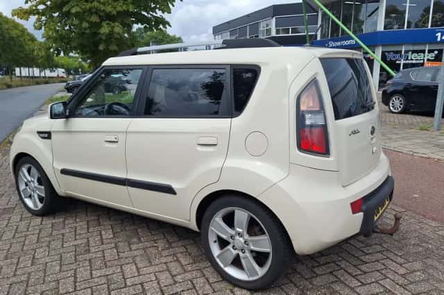 Kia Soul (2009) thumbnail 2