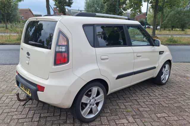 Kia Soul (2009) thumbnail 6