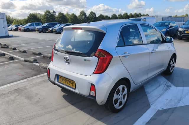 Kia Picanto (2015) thumbnail 2
