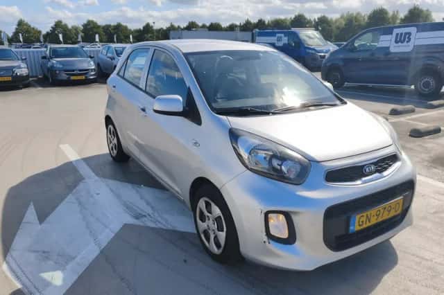 Kia Picanto (2015) thumbnail 4
