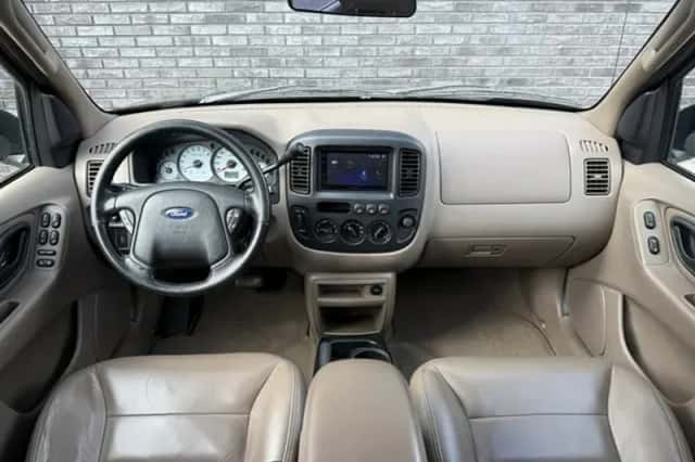 Ford Maverick (2002) thumbnail 2