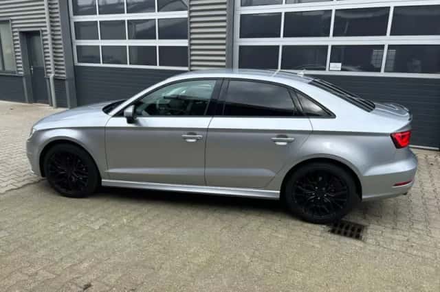 Audi A3 (2015) thumbnail 2