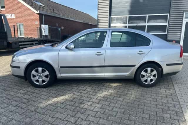 Škoda Octavia (2005) thumbnail 2
