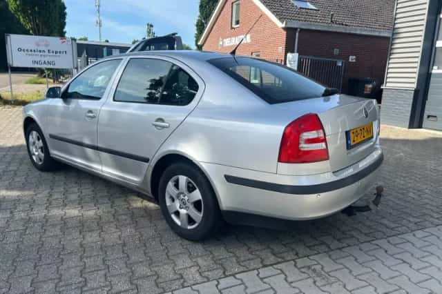 Škoda Octavia (2005) thumbnail 3
