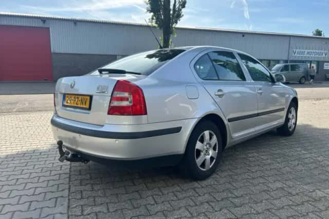 Škoda Octavia (2005) thumbnail 4
