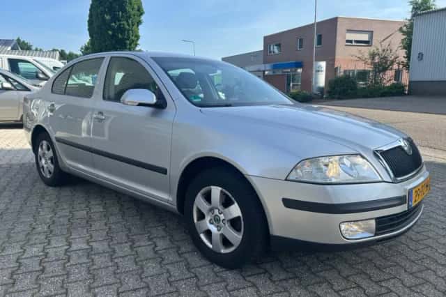 Škoda Octavia (2005) thumbnail 5