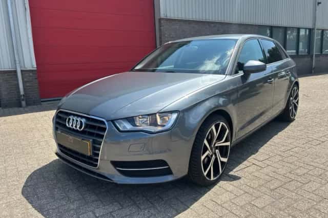 Audi A3 (2015) thumbnail 1
