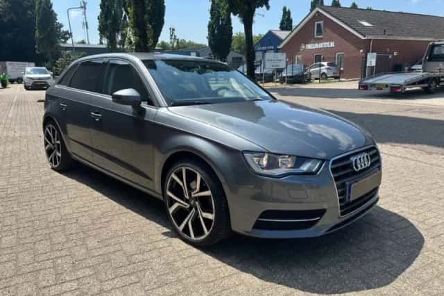 Audi A3 (2015) thumbnail 6