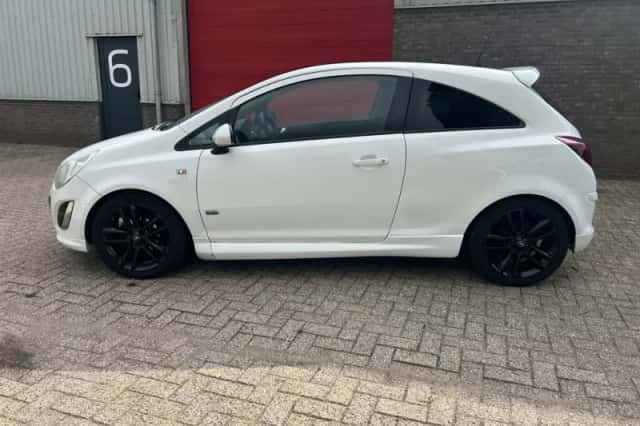 Opel Corsa (2011) thumbnail 2