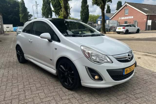 Opel Corsa (2011) thumbnail 5