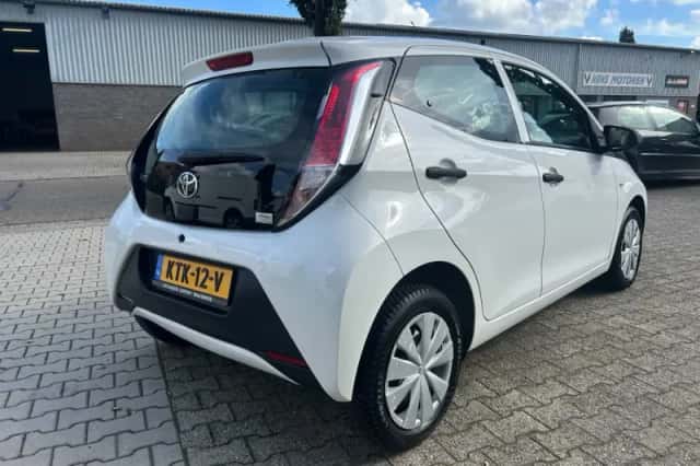 Toyota Aygo (2018) thumbnail 4