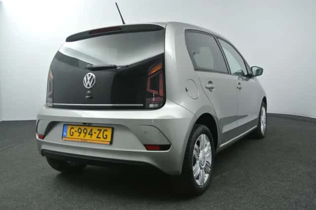 Volkswagen Up! (2020) thumbnail 2