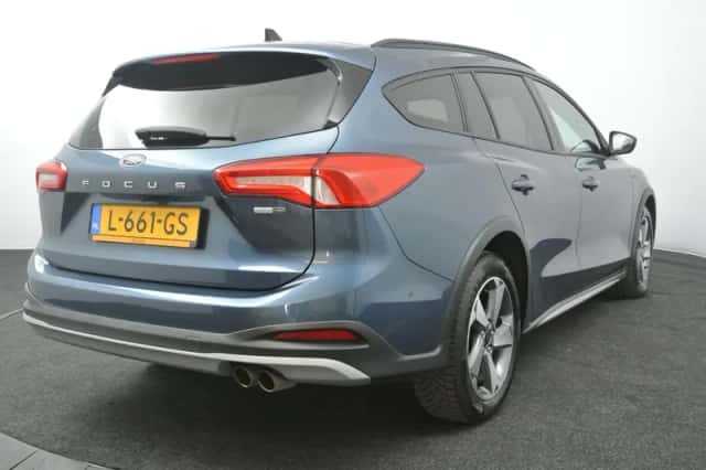 Ford Focus (2021) thumbnail 2
