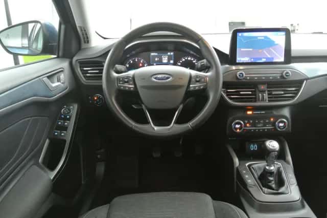 Ford Focus (2021) thumbnail 3