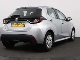 Toyota Yaris (2022) thumbnail 2