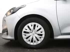 Toyota Yaris (2022) thumbnail 35