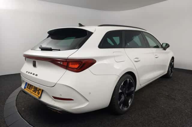 CUPRA Leon Sportstourer (2022) thumbnail 2
