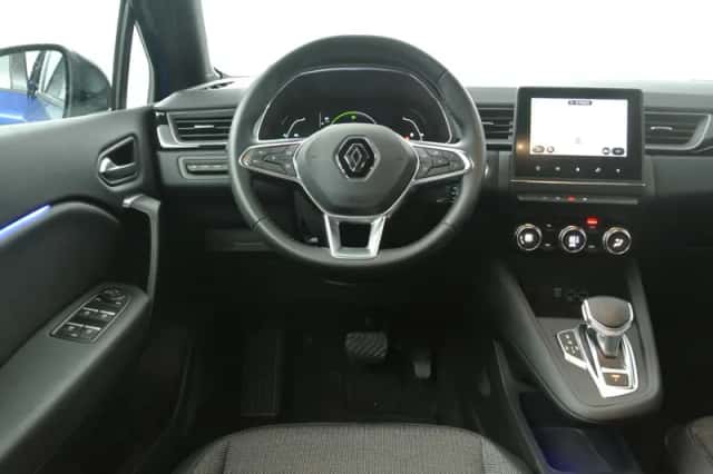 Renault Captur (2022) thumbnail 3