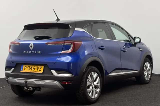 Renault Captur (2022) thumbnail 2