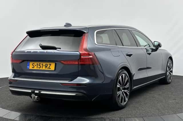 Volvo V60 (2023) thumbnail 2