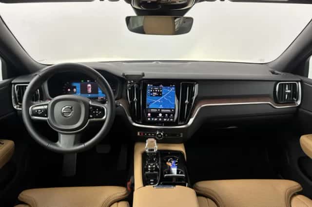 Volvo V60 (2023) thumbnail 3