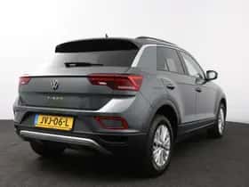 Volkswagen T-Roc (2023) thumbnail 2