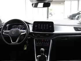 Volkswagen T-Roc (2023) thumbnail 3