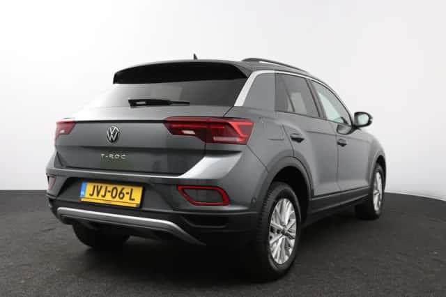 Volkswagen T-Roc (2023) thumbnail 2