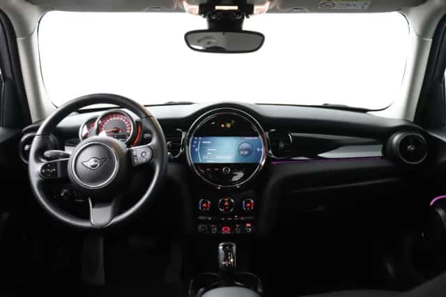 MINI Cooper (2023) thumbnail 3