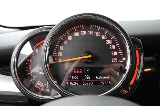 MINI Cooper (2023) thumbnail 4