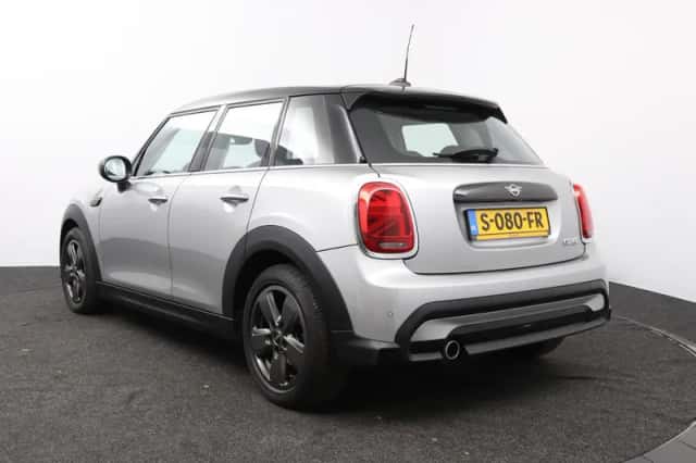 MINI Cooper (2023) thumbnail 6