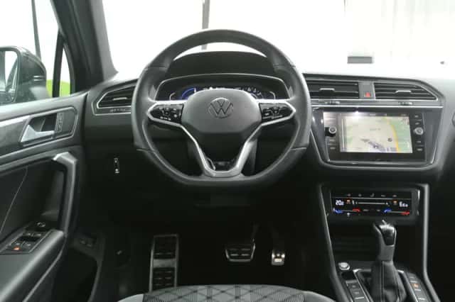 Volkswagen Tiguan (2022) thumbnail 3