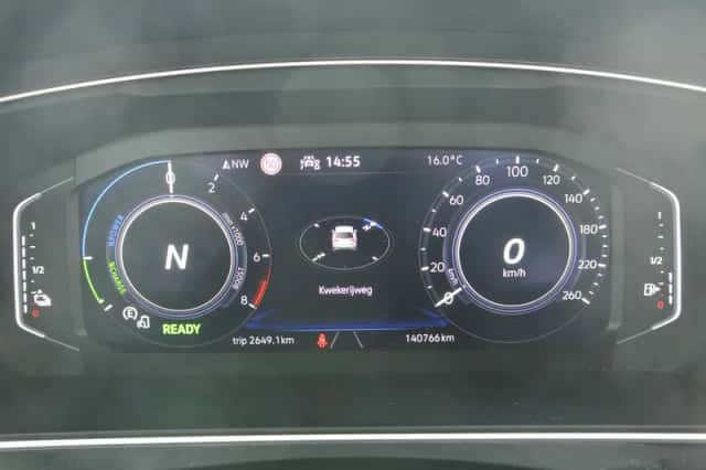 Volkswagen Tiguan (2022) thumbnail 4