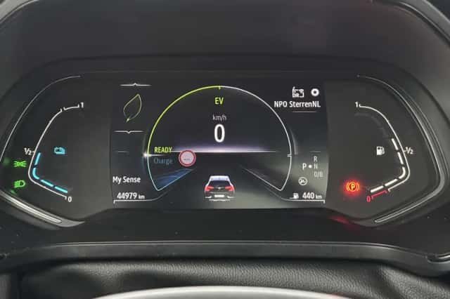 Renault Captur (2023) thumbnail 4