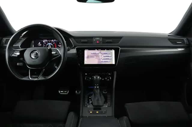 Škoda Superb (2021) thumbnail 3