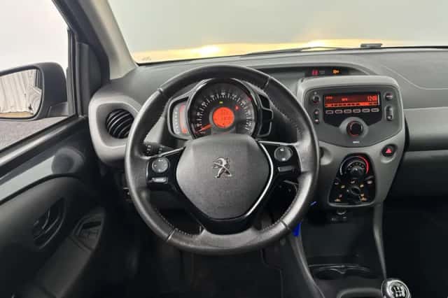 Peugeot 108 (2021) thumbnail 3