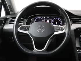 Volkswagen Passat (2021) thumbnail 24
