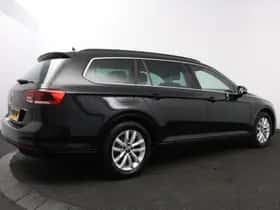 Volkswagen Passat (2021) thumbnail 2