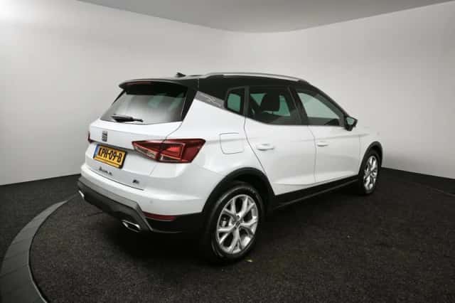 SEAT Arona (2025) thumbnail 2
