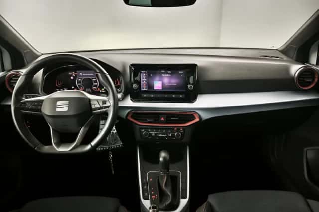 SEAT Arona (2025) thumbnail 3