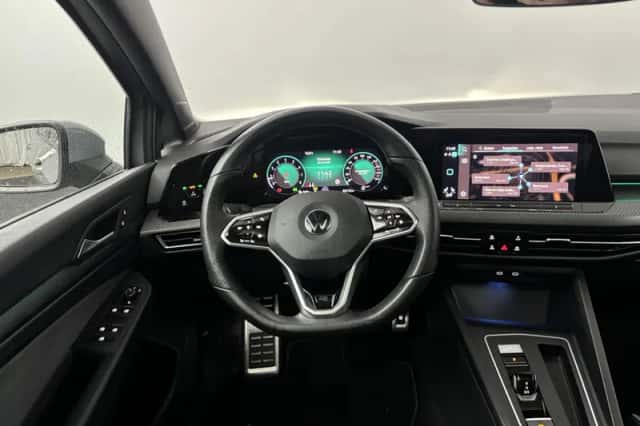 Volkswagen Golf (2022) thumbnail 3